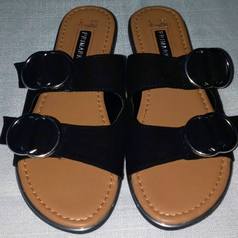 Strap sandals